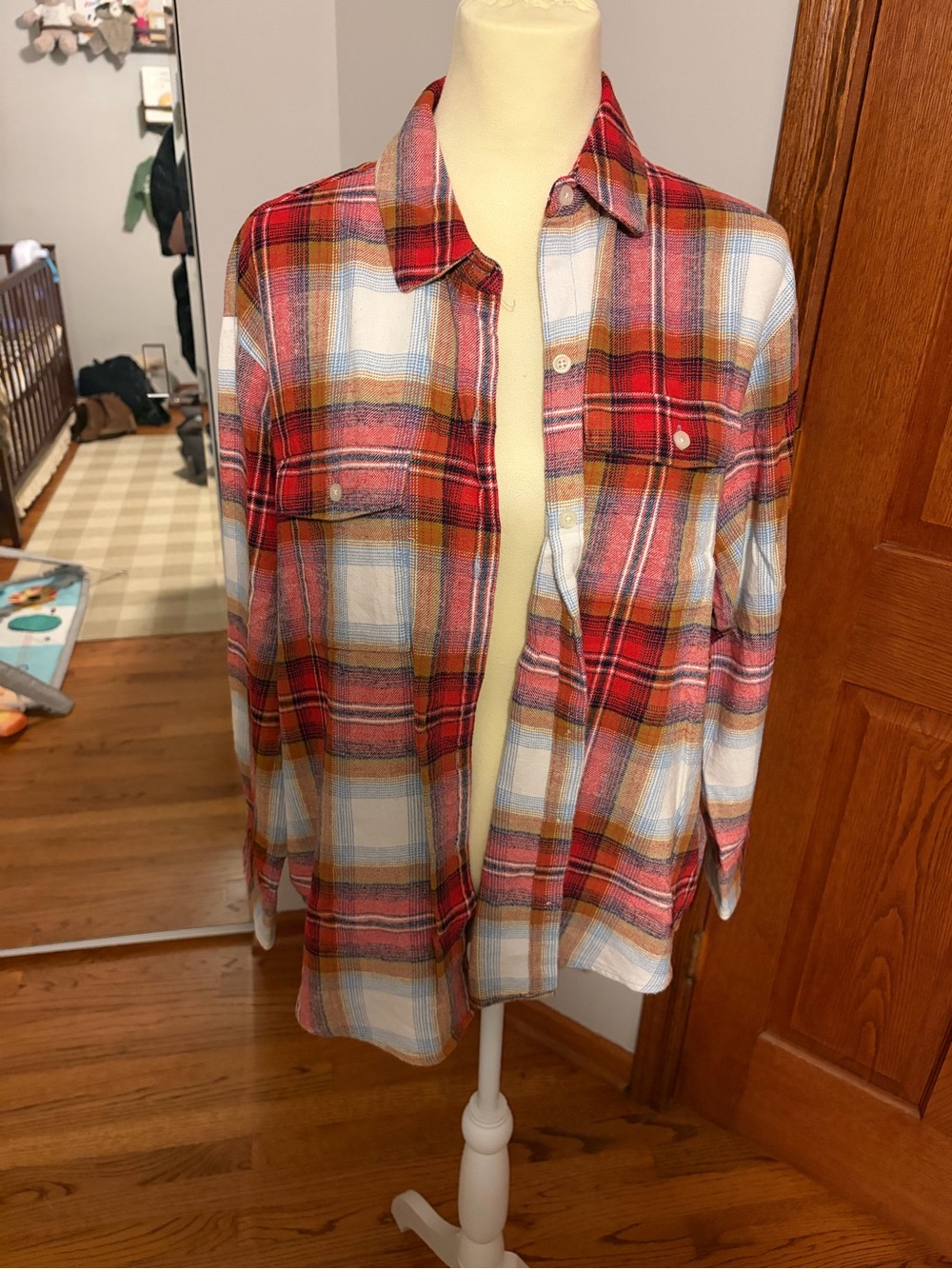 Old Navy red, white, and beige plaid boyfriend shirt in a L #plaid #boyfriend